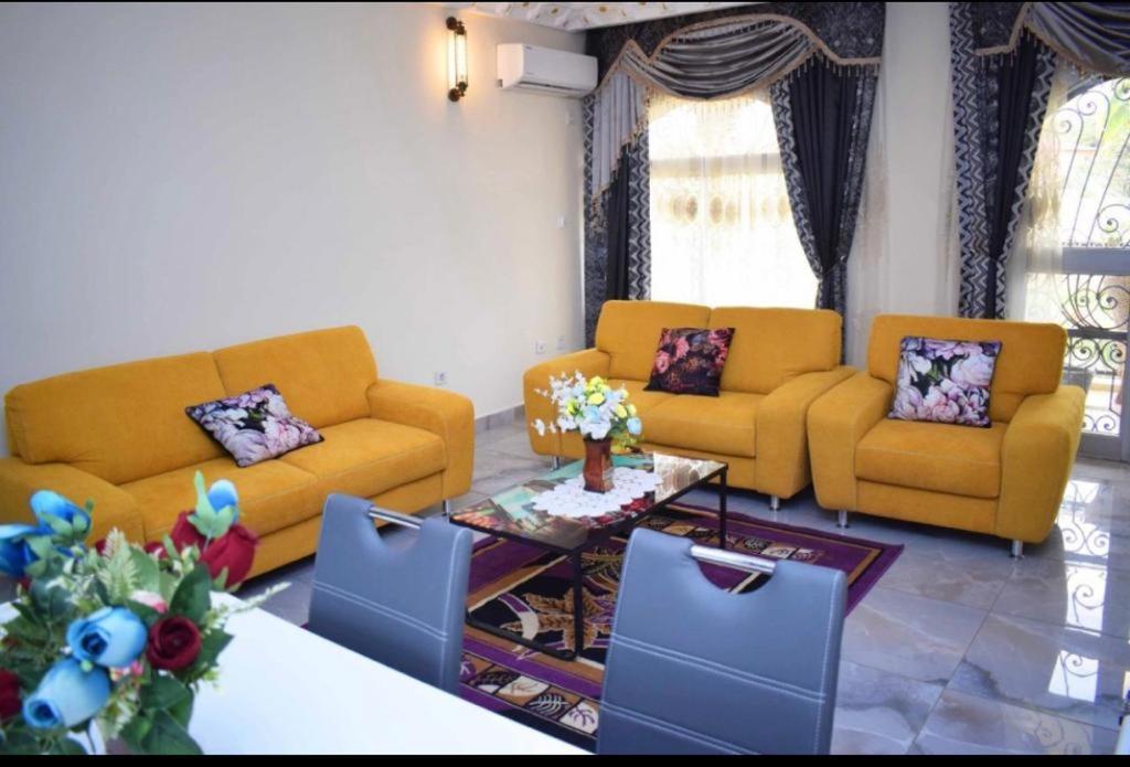 Residence Ambassa Etienne & Therese ยาอุนเด ภายนอก รูปภาพ